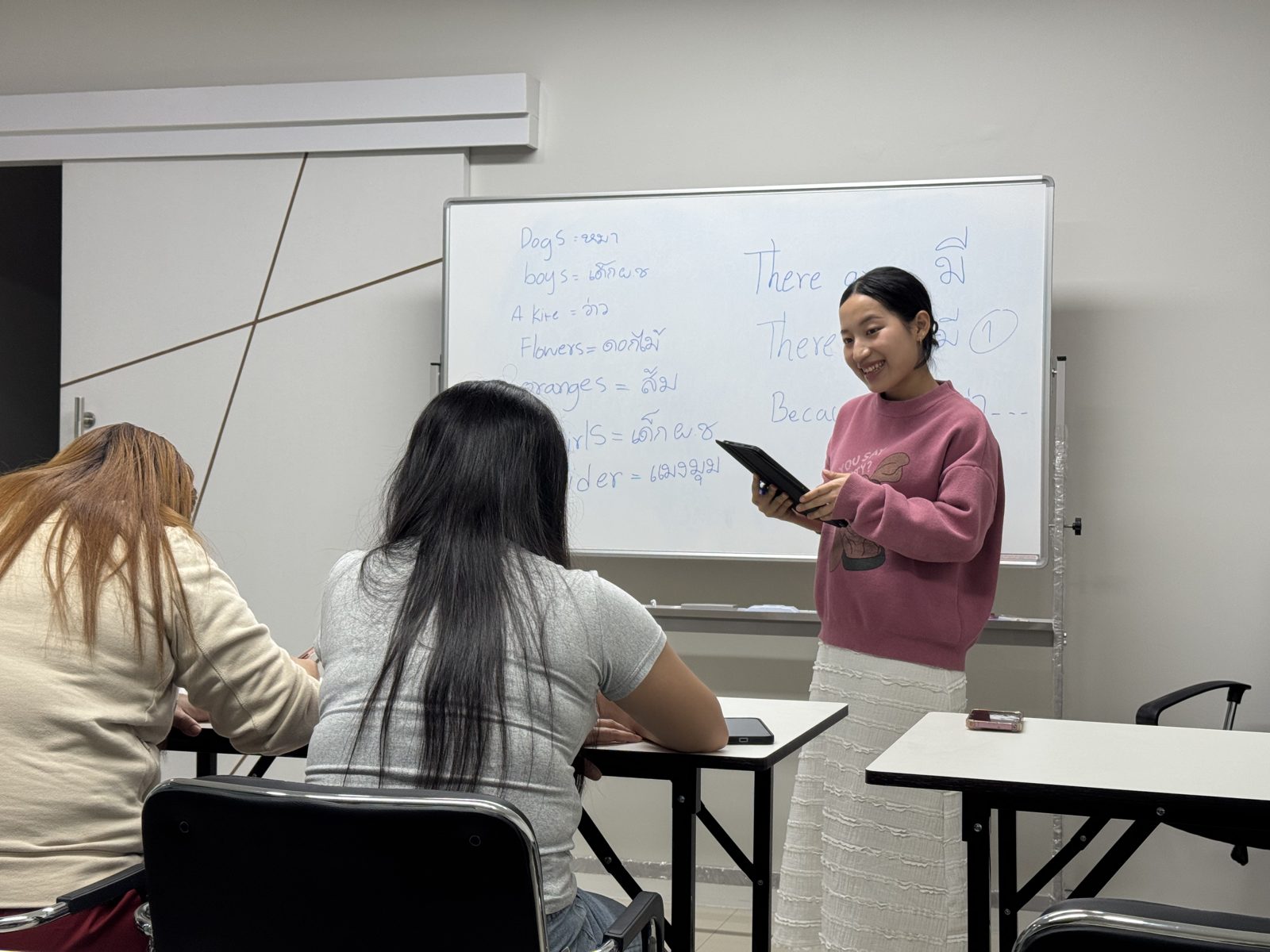 A Scholar Gateway tutor teaching at the whiteboard