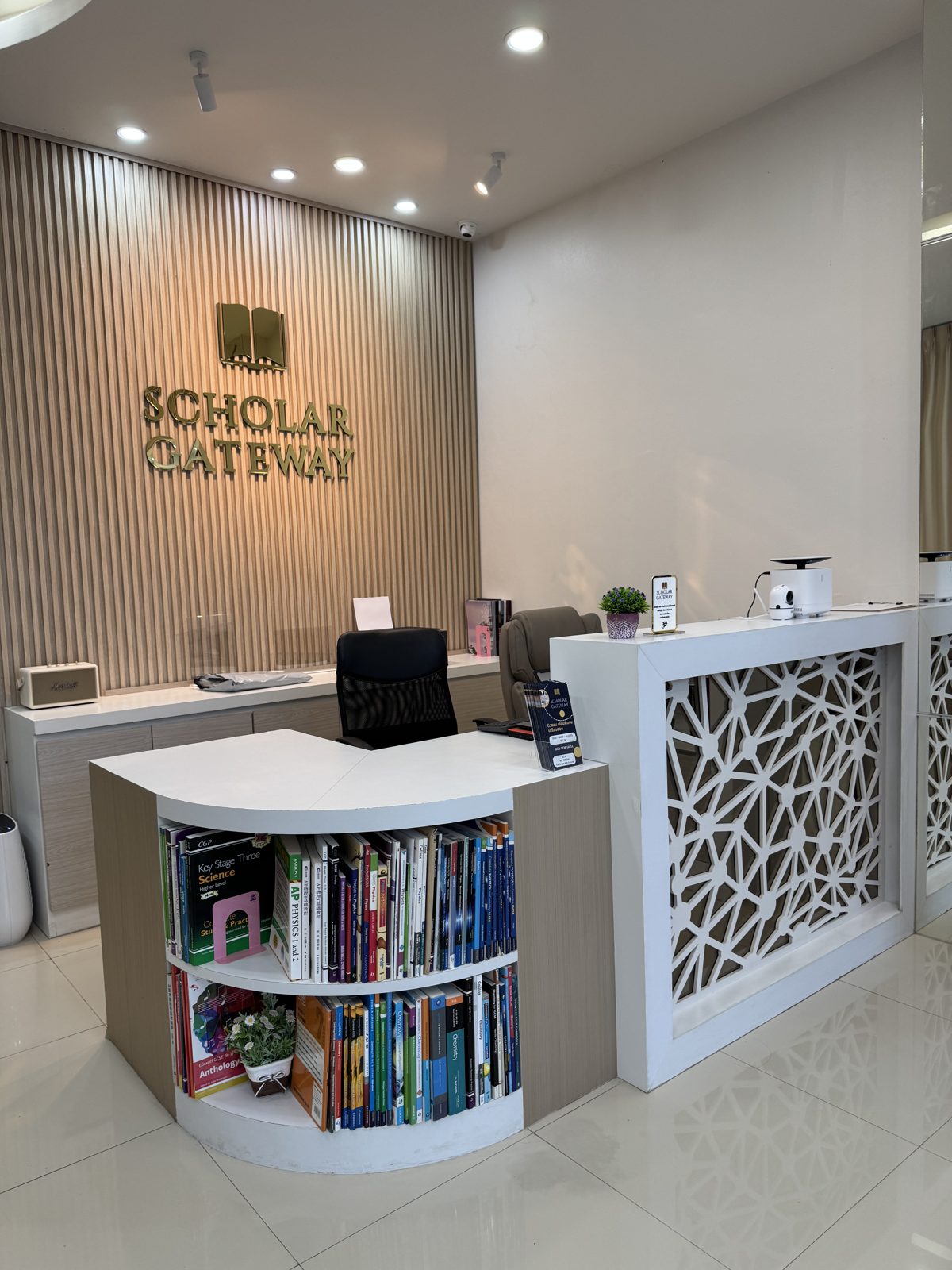 The Scholar Gateway reception desk and study bookshelf